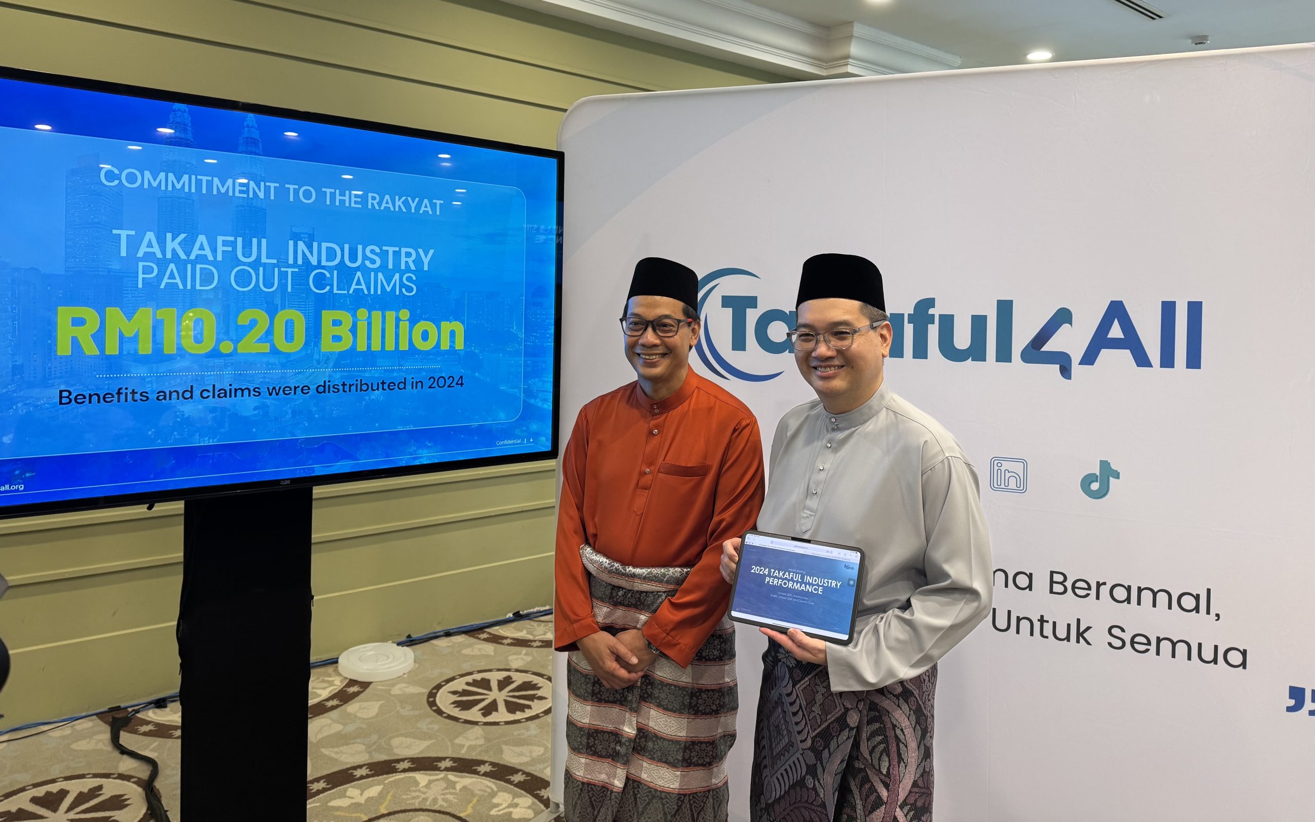Malaysian Takaful Association CEO Mohd Radzuan Mohamed and Interim Chairman Wan Saifulrizal Wan Ismail